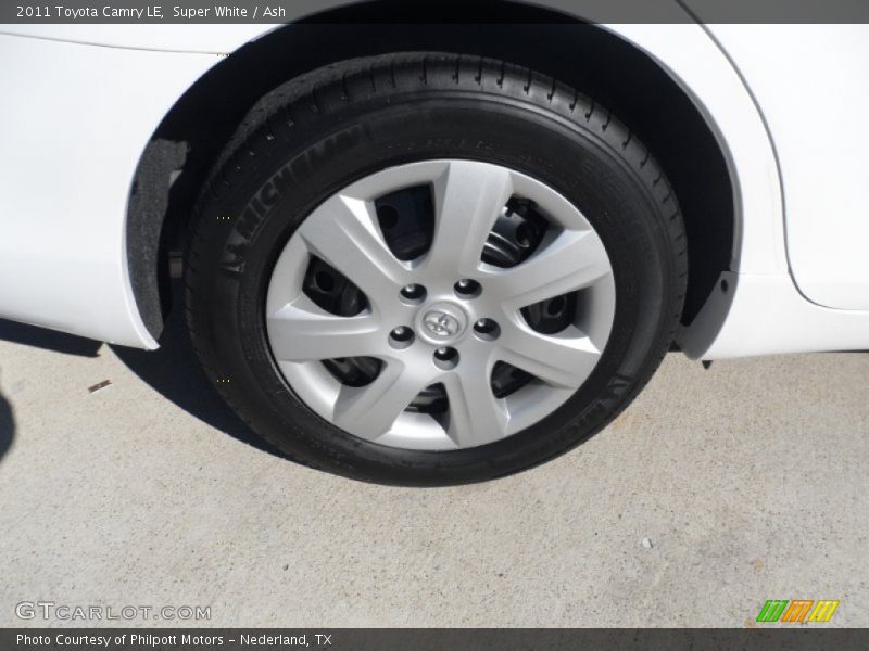 Super White / Ash 2011 Toyota Camry LE