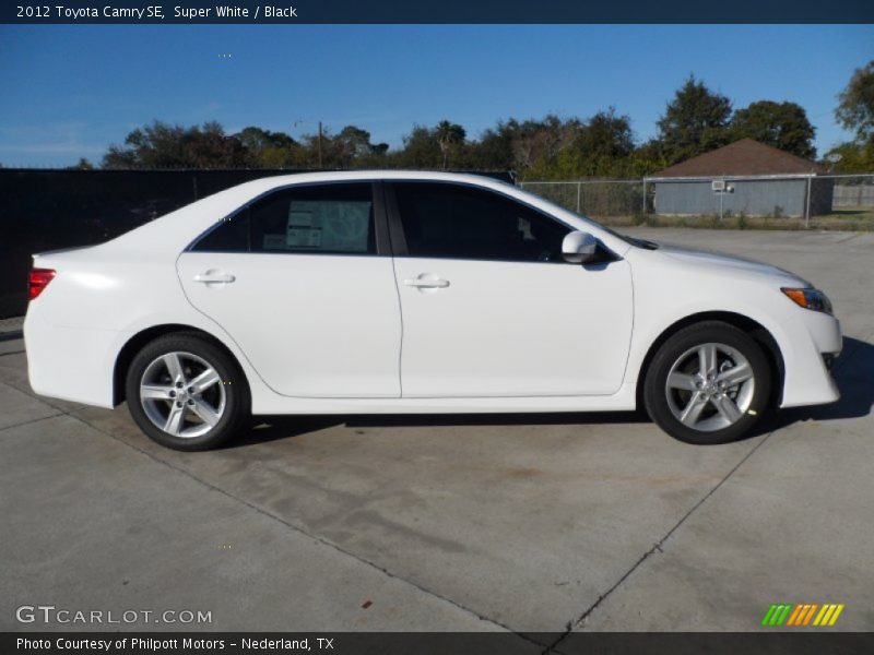 Super White / Black 2012 Toyota Camry SE