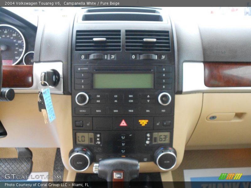 Campanella White / Pure Beige 2004 Volkswagen Touareg V6