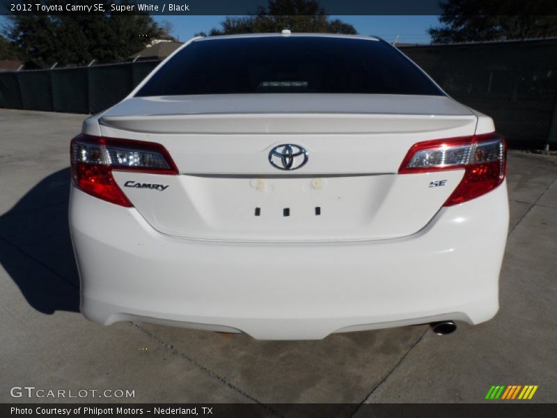 Super White / Black 2012 Toyota Camry SE