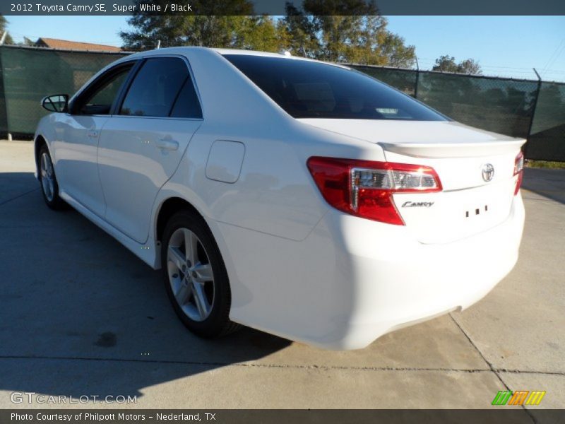 Super White / Black 2012 Toyota Camry SE