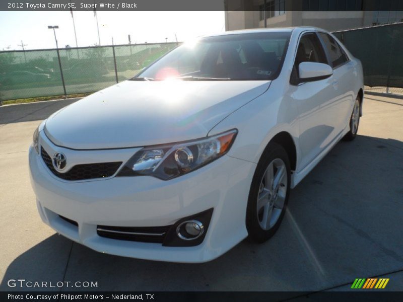 Super White / Black 2012 Toyota Camry SE