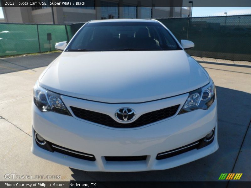 Super White / Black 2012 Toyota Camry SE
