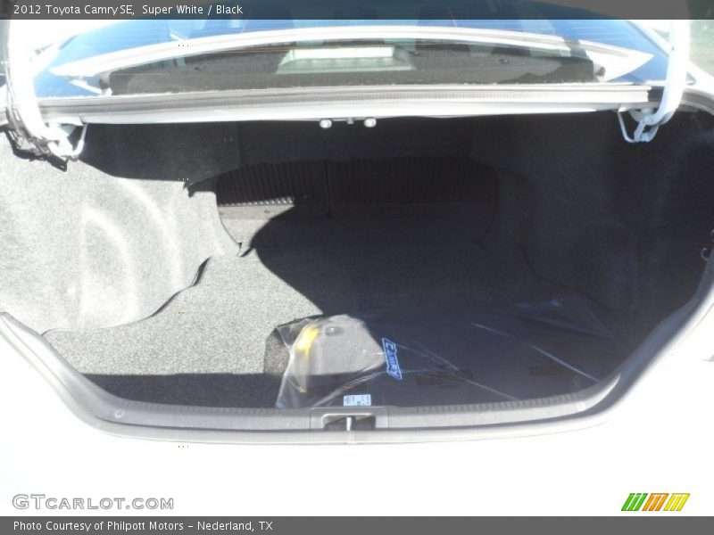 Super White / Black 2012 Toyota Camry SE