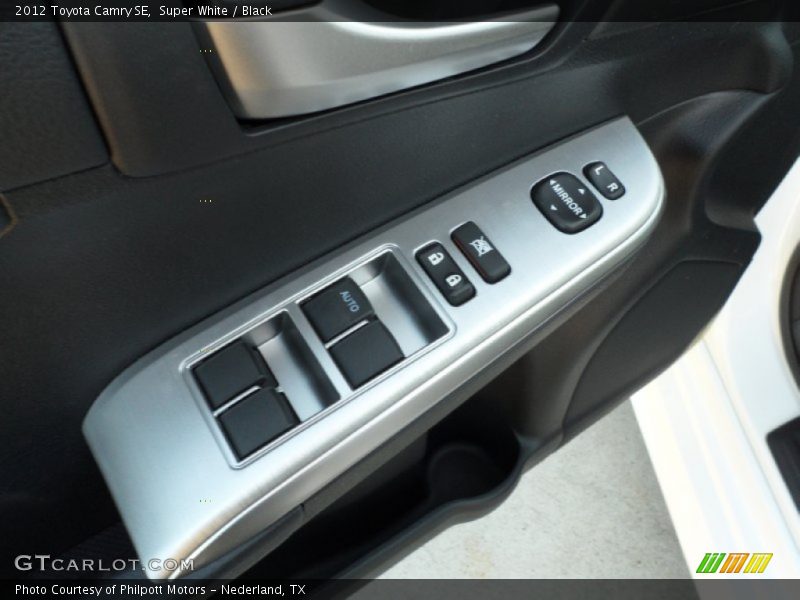 Super White / Black 2012 Toyota Camry SE