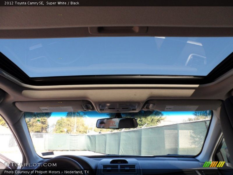 Super White / Black 2012 Toyota Camry SE