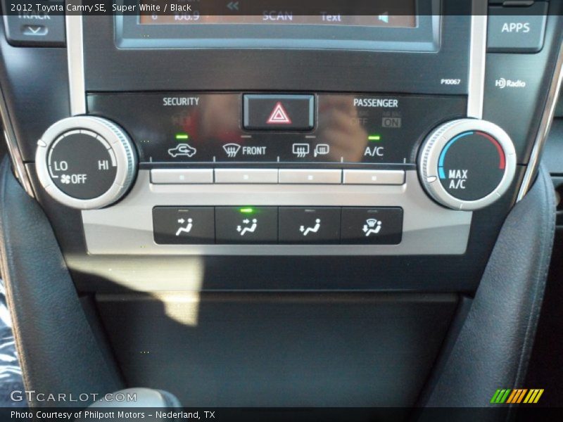 Super White / Black 2012 Toyota Camry SE