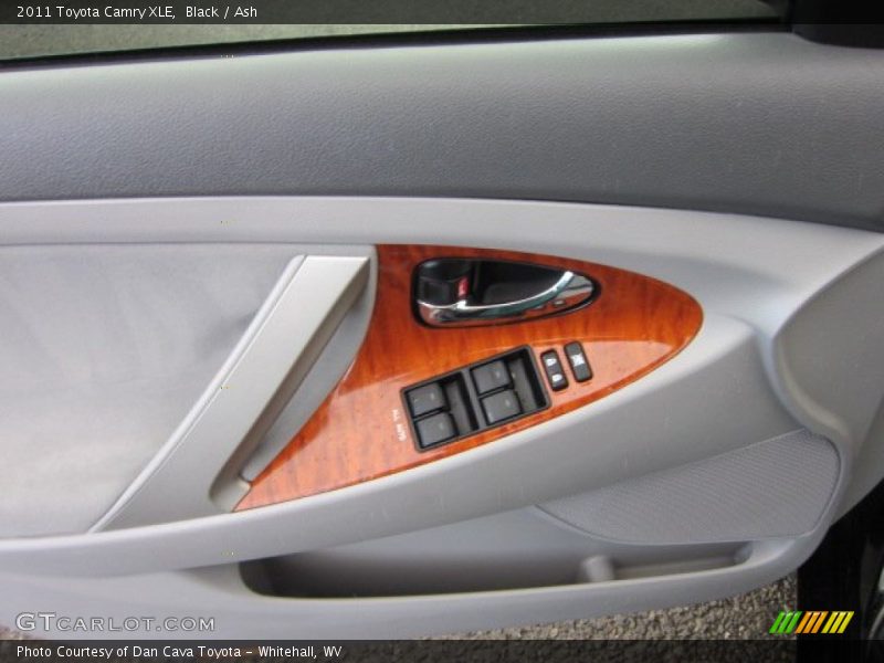 Black / Ash 2011 Toyota Camry XLE
