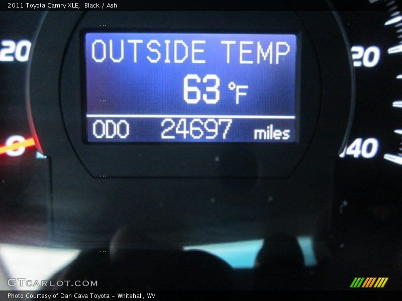 Black / Ash 2011 Toyota Camry XLE