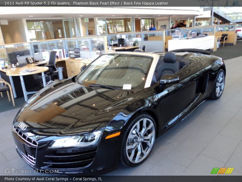 Front 3/4 View of 2011 R8 Spyder 5.2 FSI quattro