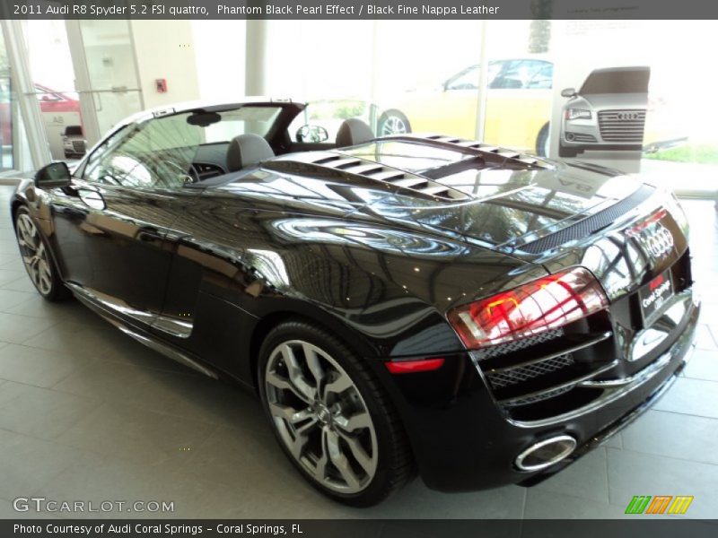  2011 R8 Spyder 5.2 FSI quattro Phantom Black Pearl Effect
