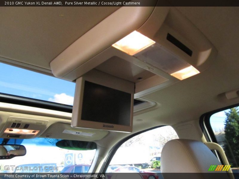 Pure Silver Metallic / Cocoa/Light Cashmere 2010 GMC Yukon XL Denali AWD