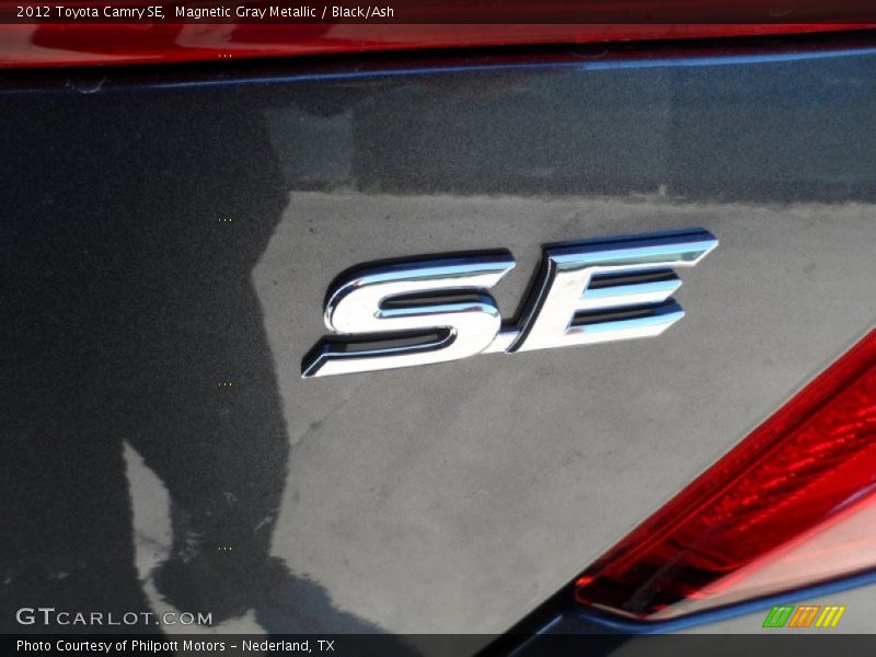 Magnetic Gray Metallic / Black/Ash 2012 Toyota Camry SE