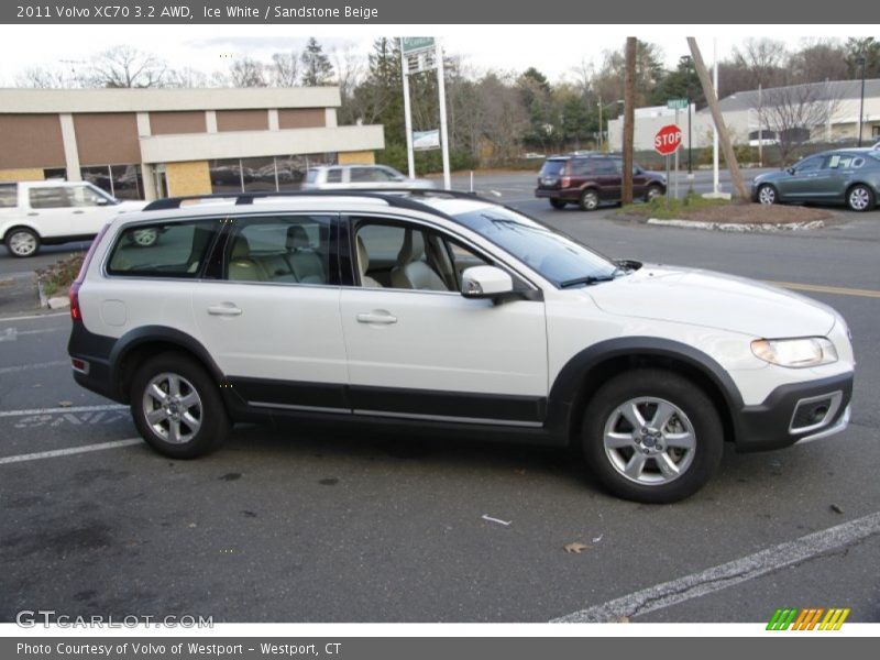 Ice White / Sandstone Beige 2011 Volvo XC70 3.2 AWD