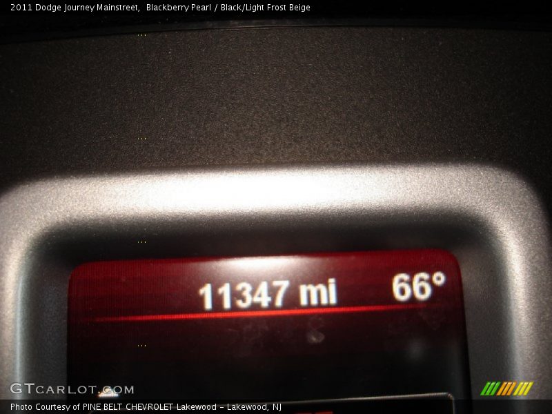 Blackberry Pearl / Black/Light Frost Beige 2011 Dodge Journey Mainstreet