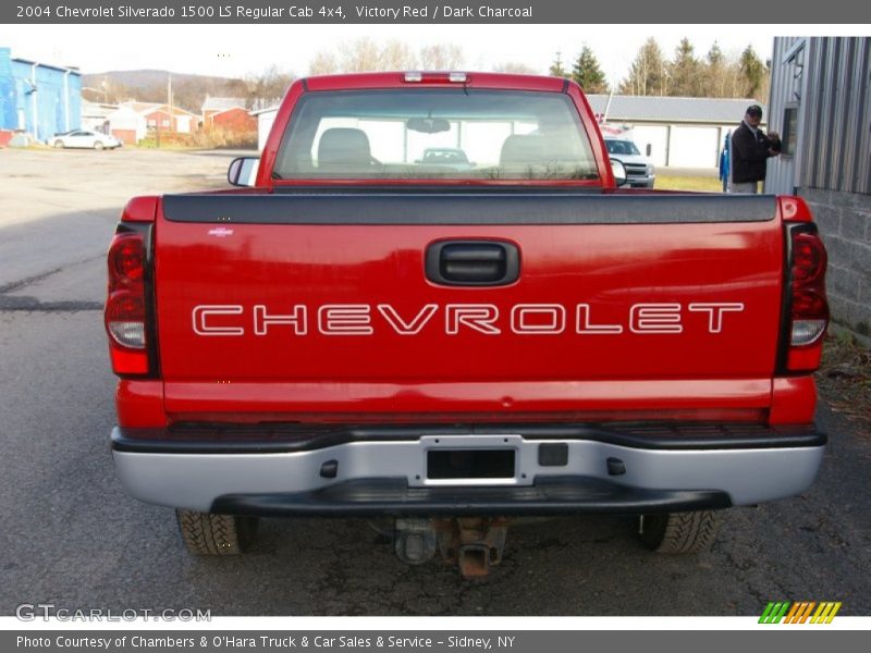 Victory Red / Dark Charcoal 2004 Chevrolet Silverado 1500 LS Regular Cab 4x4