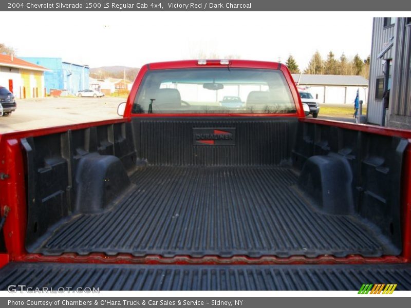 Victory Red / Dark Charcoal 2004 Chevrolet Silverado 1500 LS Regular Cab 4x4