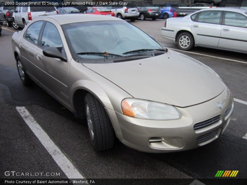 Light Almond Pearl / Dark Slate Gray 2002 Dodge Stratus ES Sedan