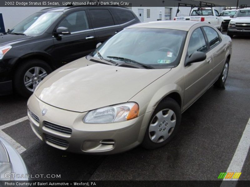 Light Almond Pearl / Dark Slate Gray 2002 Dodge Stratus ES Sedan
