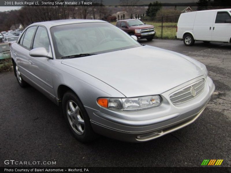 Front 3/4 View of 2001 Regal LS