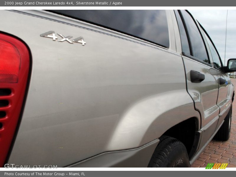 Silverstone Metallic / Agate 2000 Jeep Grand Cherokee Laredo 4x4
