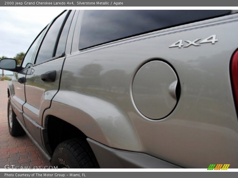 Silverstone Metallic / Agate 2000 Jeep Grand Cherokee Laredo 4x4
