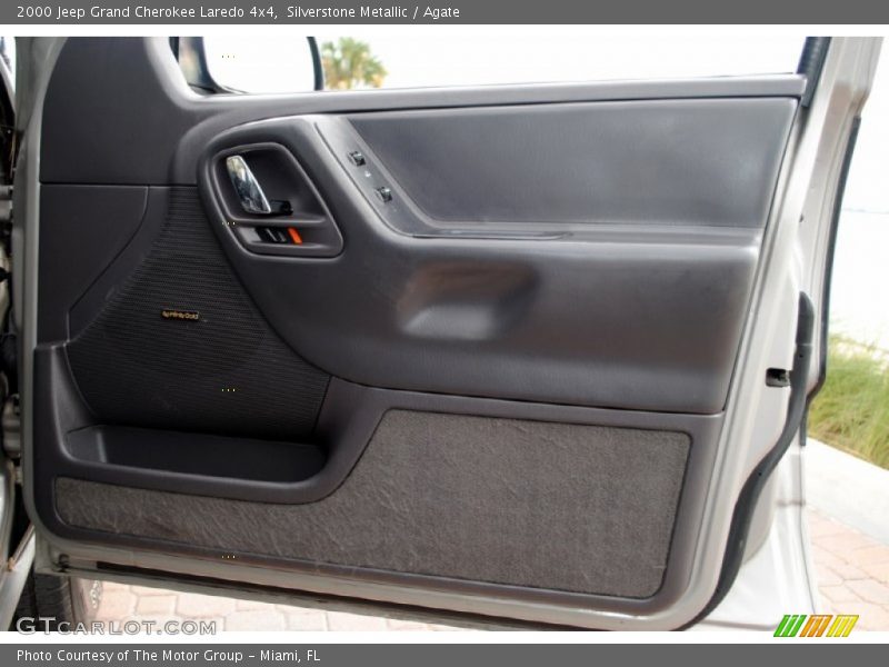 Door Panel of 2000 Grand Cherokee Laredo 4x4