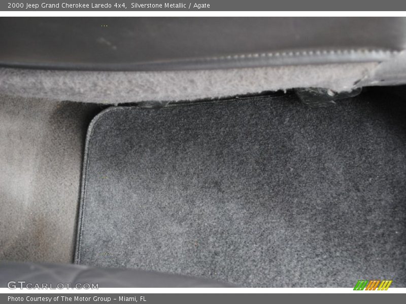 Silverstone Metallic / Agate 2000 Jeep Grand Cherokee Laredo 4x4