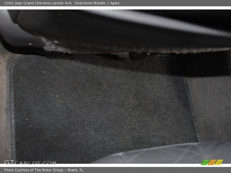 Silverstone Metallic / Agate 2000 Jeep Grand Cherokee Laredo 4x4