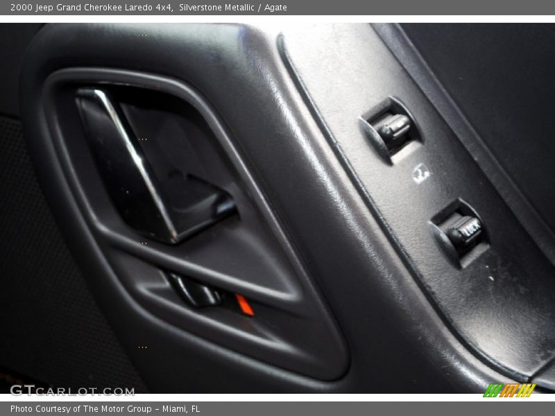 Silverstone Metallic / Agate 2000 Jeep Grand Cherokee Laredo 4x4