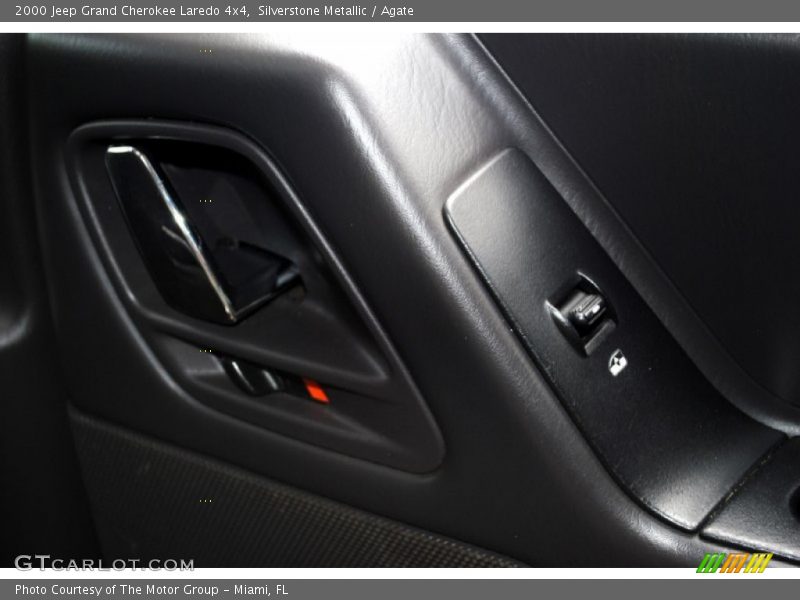 Silverstone Metallic / Agate 2000 Jeep Grand Cherokee Laredo 4x4
