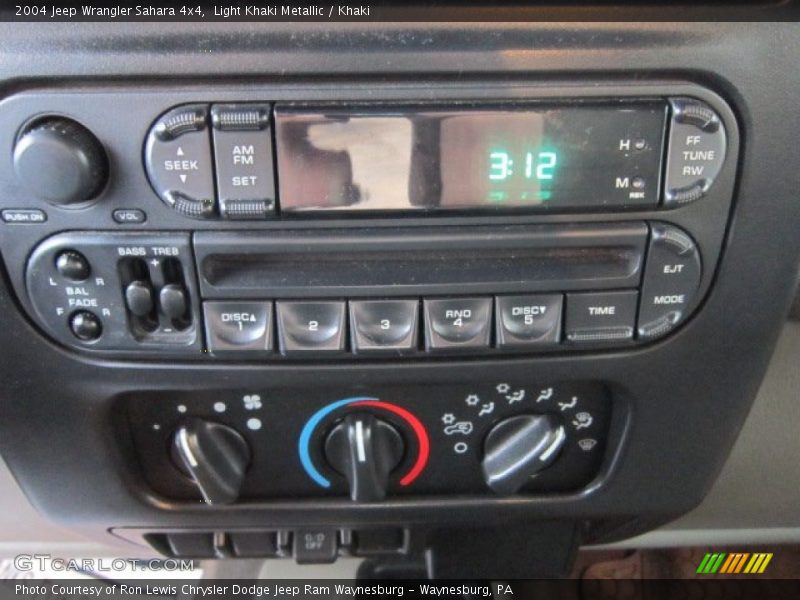 Light Khaki Metallic / Khaki 2004 Jeep Wrangler Sahara 4x4