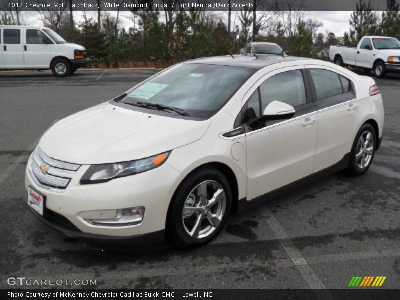 Front 3/4 View of 2012 Volt Hatchback