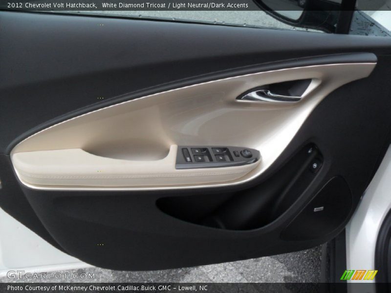 White Diamond Tricoat / Light Neutral/Dark Accents 2012 Chevrolet Volt Hatchback