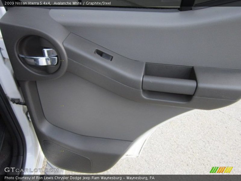 Avalanche White / Graphite/Steel 2009 Nissan Xterra S 4x4
