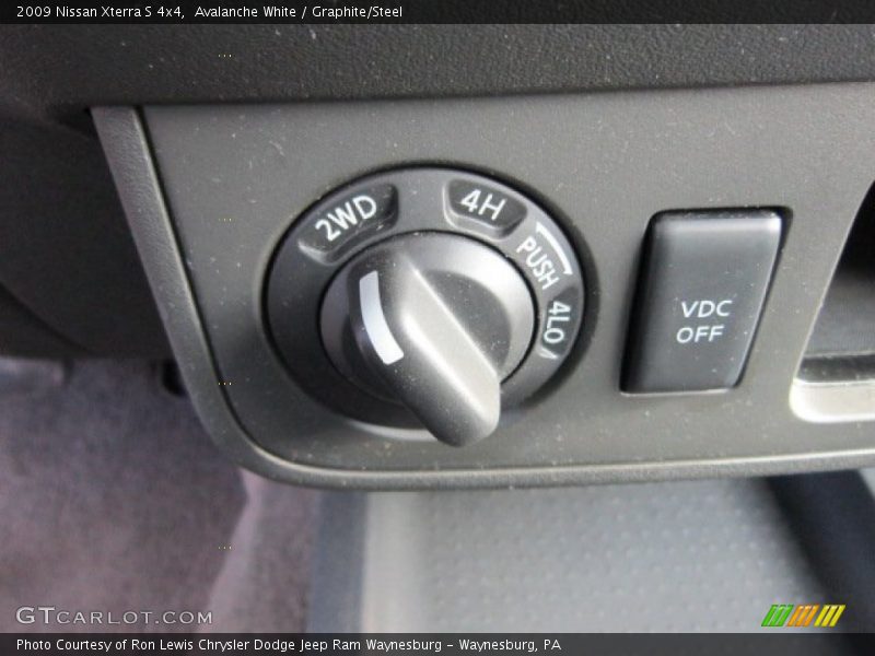 Avalanche White / Graphite/Steel 2009 Nissan Xterra S 4x4