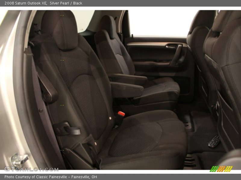 Silver Pearl / Black 2008 Saturn Outlook XE