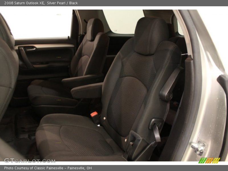 Silver Pearl / Black 2008 Saturn Outlook XE