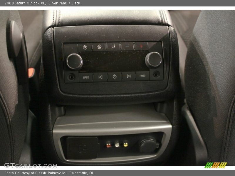 Silver Pearl / Black 2008 Saturn Outlook XE