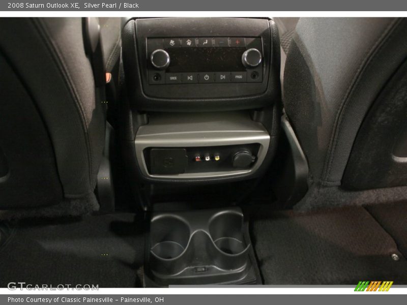 Silver Pearl / Black 2008 Saturn Outlook XE