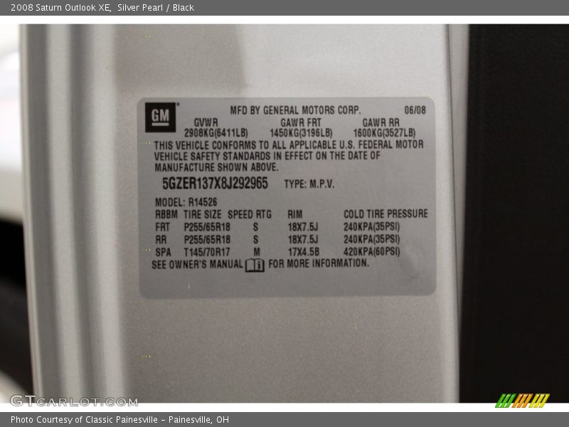 Silver Pearl / Black 2008 Saturn Outlook XE