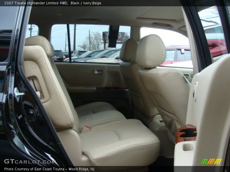 Black / Ivory Beige 2007 Toyota Highlander Limited 4WD