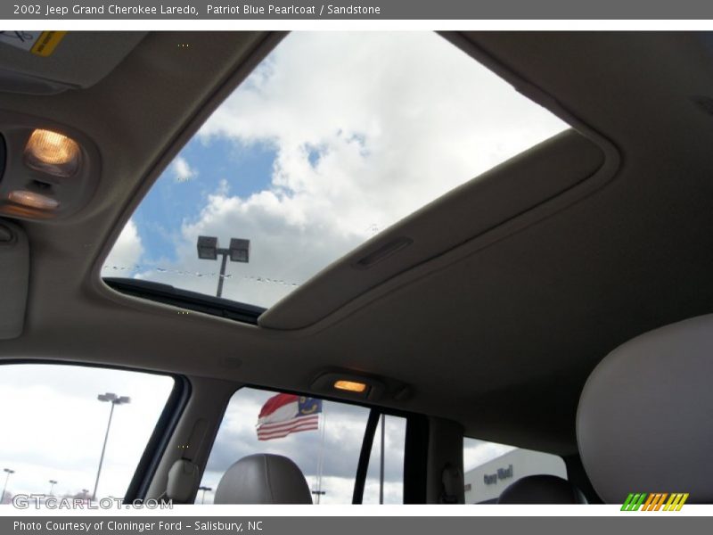 Patriot Blue Pearlcoat / Sandstone 2002 Jeep Grand Cherokee Laredo