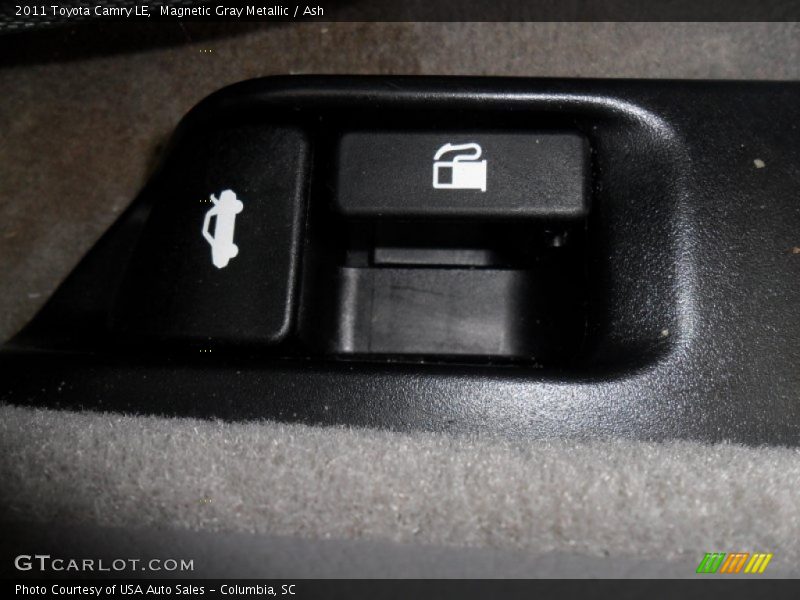 Magnetic Gray Metallic / Ash 2011 Toyota Camry LE