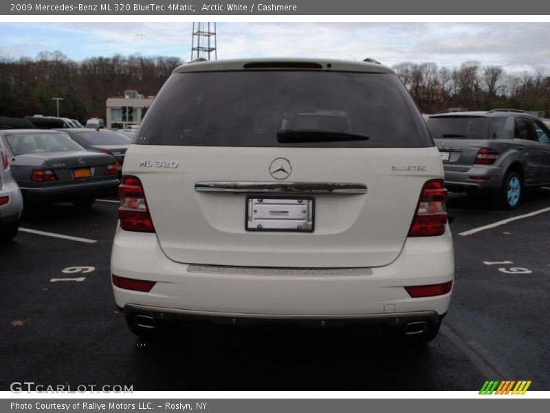 Arctic White / Cashmere 2009 Mercedes-Benz ML 320 BlueTec 4Matic