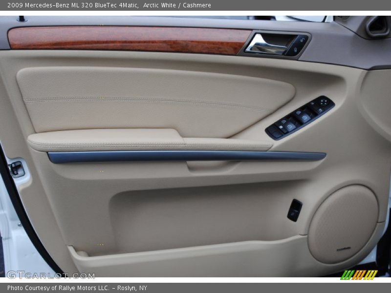Arctic White / Cashmere 2009 Mercedes-Benz ML 320 BlueTec 4Matic