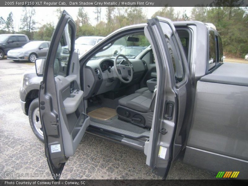 Dark Shadow Grey Metallic / Medium Flint Grey 2005 Ford F150 XLT Regular Cab