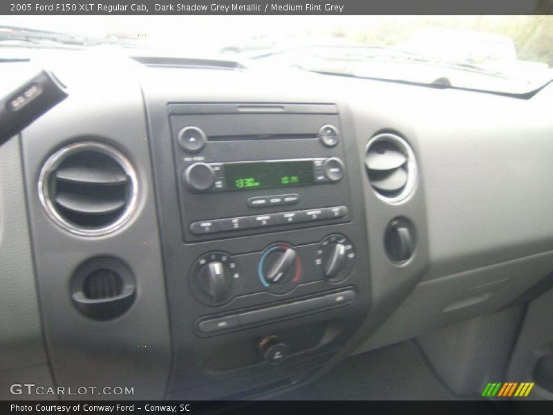 Dark Shadow Grey Metallic / Medium Flint Grey 2005 Ford F150 XLT Regular Cab