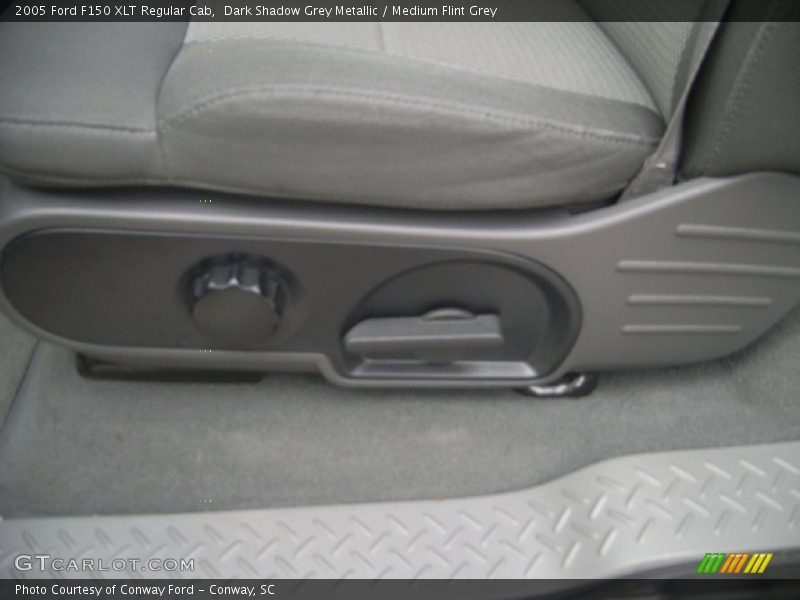 Dark Shadow Grey Metallic / Medium Flint Grey 2005 Ford F150 XLT Regular Cab