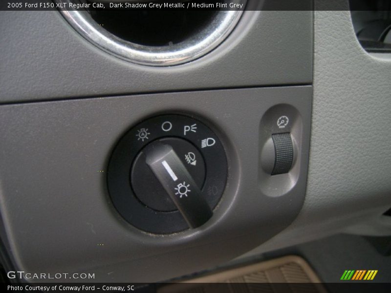 Dark Shadow Grey Metallic / Medium Flint Grey 2005 Ford F150 XLT Regular Cab